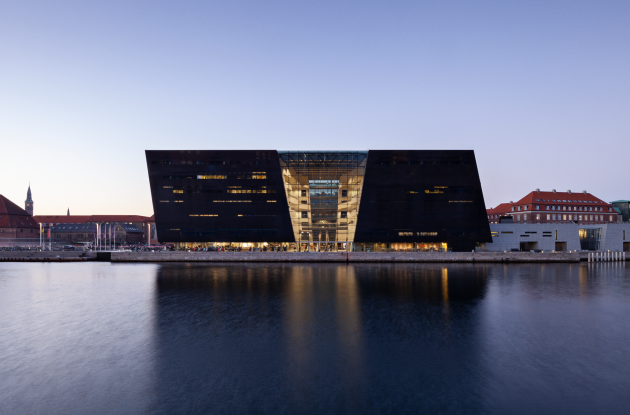 The Black Diamond, Copenhagen. Evening picture over the canal