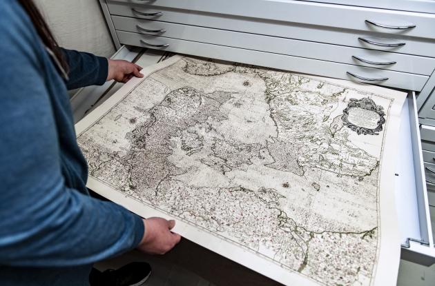 Employee presents map of Denmark from the Royal Danish Library's collections