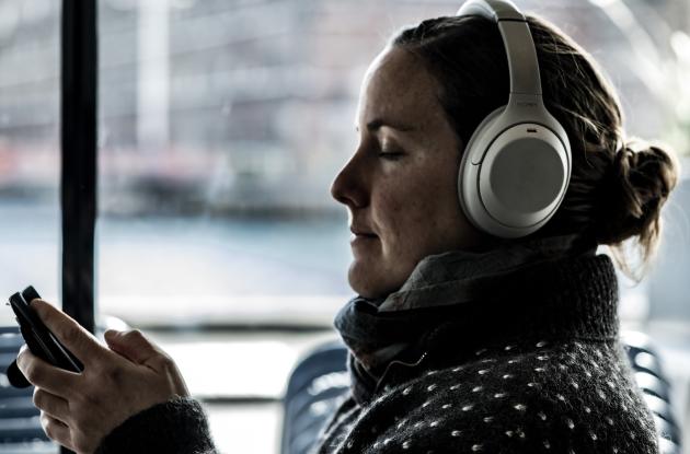 Kvinde med headset